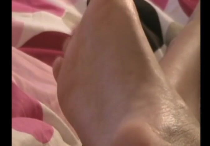 Foot Girls: Lei ci mostra le sue unghie e piedi freschi