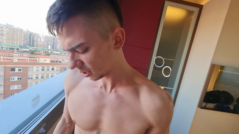 Montse Swinger: Pencerede Seks Bakış Açısı