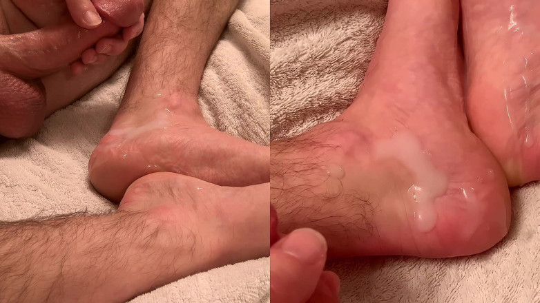 NakedFoxx: Adore mes pieds éclaboussés de sperme
