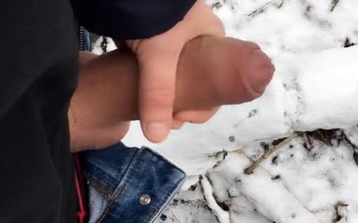 Idmir Sugary: Nieobrzezanie Ogromny kutas wytrysk na śniegu