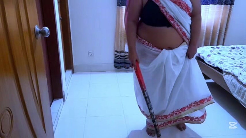 Aria Mia: Indiancă cu țâțe mari futută de Work Guy