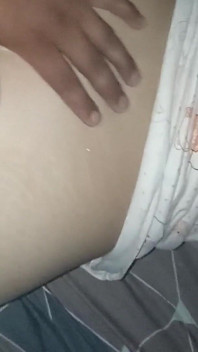 Našel svou sousedku v Jejím pyžamu a přistoupil k šukání s ní