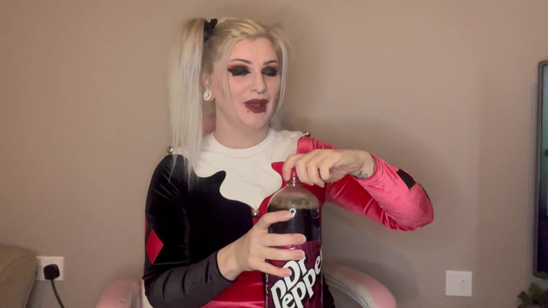 EeveeXo: Zkus ne burp challenge Harley Quinn Cosplay