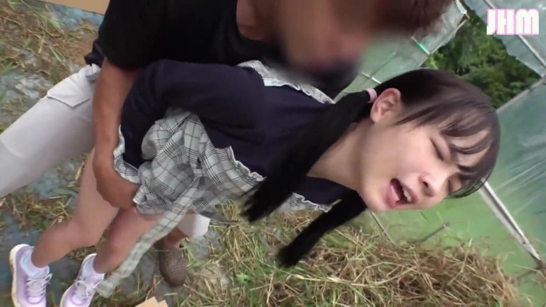 J Hentai Matings: Rara kudo diekspos dengan penuh gairah, mengangkat tinggi saat tubuh...