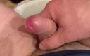 Young Russian cock close up: मेरे लंड ने सुबह उठकर मुझे शौचालय में झटका दिया
