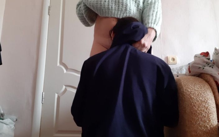Lesbian-candys: Meine heiße stiefschwester bedankte sich bei mir für das Geschenk...