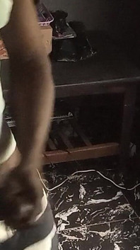 이 형제는 여자를 초대하지 않고 정액을 싸게 해