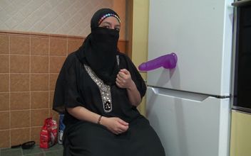 Saudi Arab Cuckold Wife Wants Big Dicks