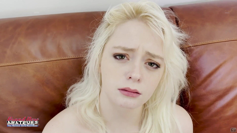 Brand New Amateurs: Drobná blondýnka Velká prsa Annie Archer Dildo BJ Vášnivé polykání...