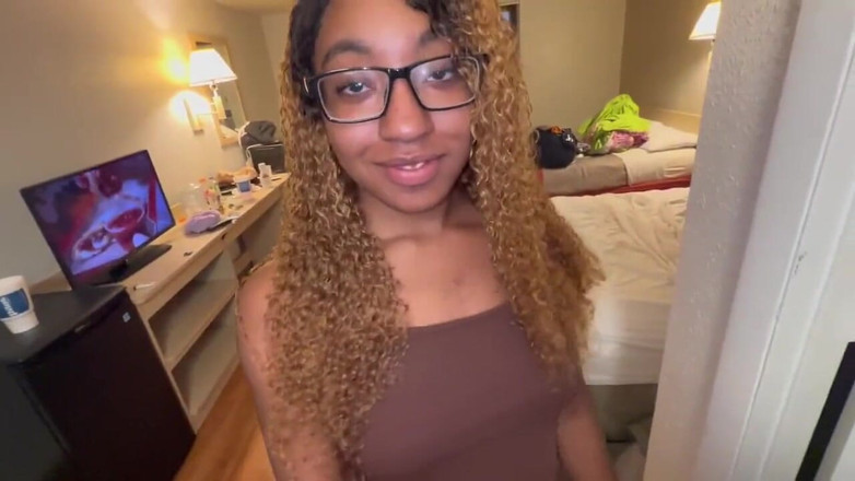 Fijii pornbox: Nerd v Blue Puti Kraťasech chtějí extra kredit na anál...