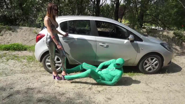Lady Mesmeratrix Official: Une esclave adaptée se fait punir dans la nature par...