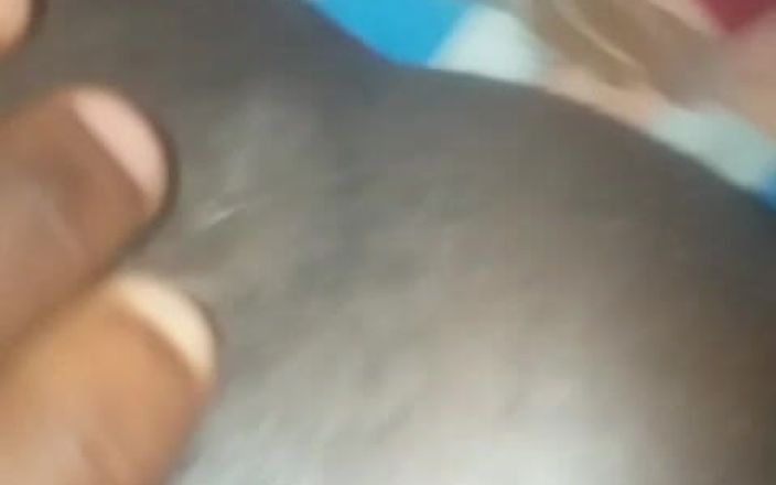 Badman4606: 그는 항상 밤에 내 방으로 몰래.