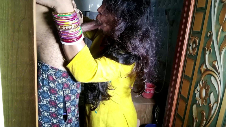 FireeCouple: Đụ người giúp việc trong phòng tắm