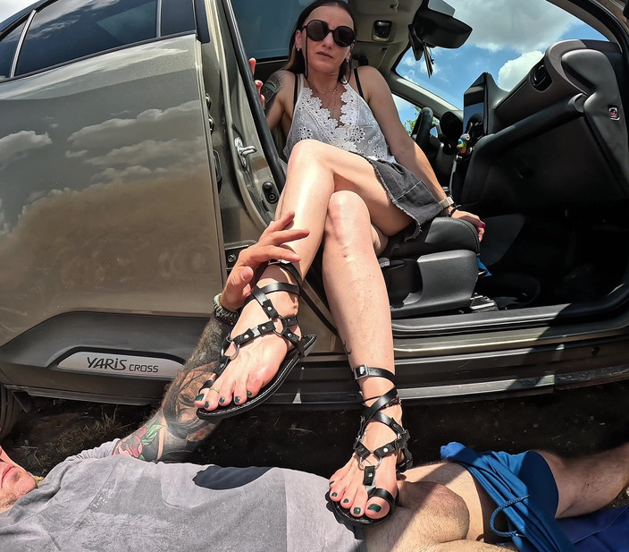 Mistressyammyboots: あなたの居場所は下です