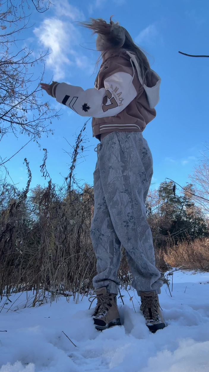 Nadia Foxx: Caminata orgásmica en la nieve