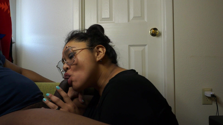 DeesDeepThroat: Aan die lul trekken met haar keel