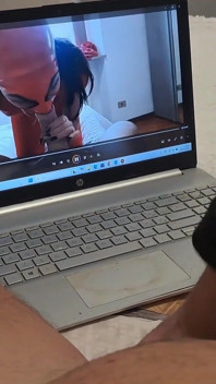 La sega della miLF sega un grosso cazzo fino a quando non viene sui suoi guanti pov