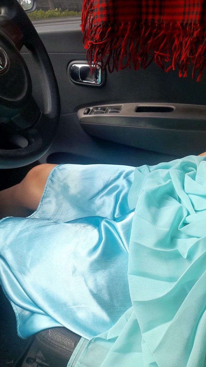 Naomisinka: Rochie chiffon albastru care poartă spermă cu căptușeala din satin