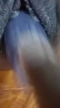 Meu marido sprayu água na minha buceta com berinjela