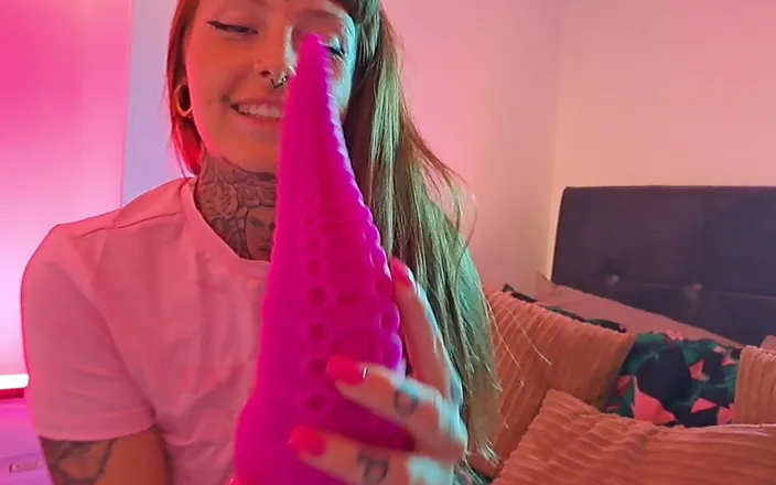 Yourfavecumslut: Anal Gaping Spit Play and Farts Using My Large Dildos!