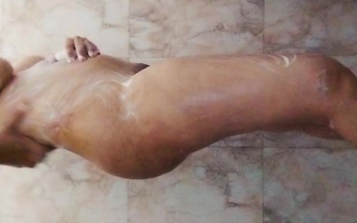 Riya Thakur: Desi Vergine ragazza si lava la figa e si masturba