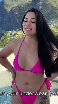 Bikini Joi bij het zwembad - kom klaar over mijn gezicht