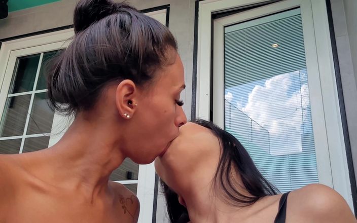 MF Video Brazil: Ragazze lesbiche sexy in azione leccate di figa