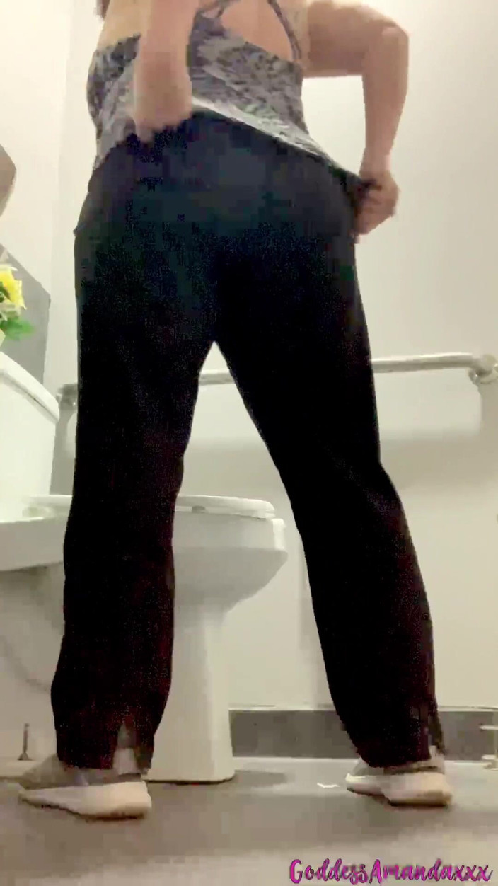 Goddess Amanda: Aanbid Mijn Godin Poesje, Kont En Voeten