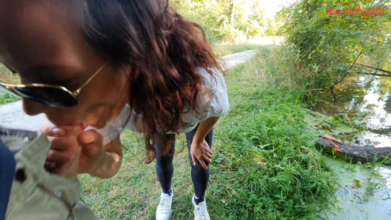 Munichgold: Habdjob di luar Munichgold, blowjob di dalam hutan... Selamat berseronok