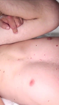 Barebackthathole tatuado Drew Crawford tira polla cruda dentro de Tony Bishop