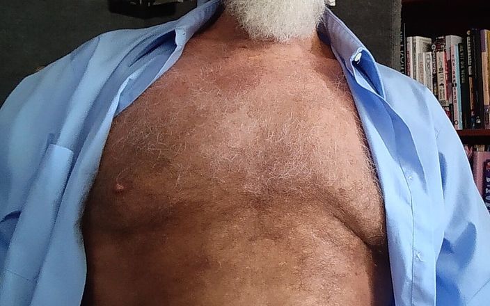 Mr hairy gardener: 이전 롤 플레이 비디오에서 나는이 18 세에게 딸딸이를 가르쳤다.