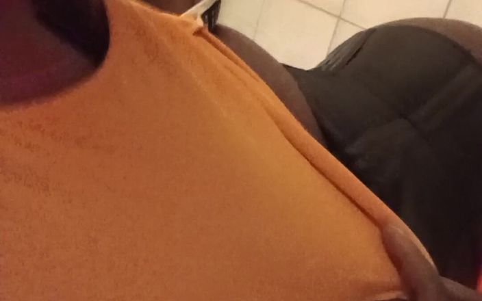 TS freaky MILF: 내 젖탱이