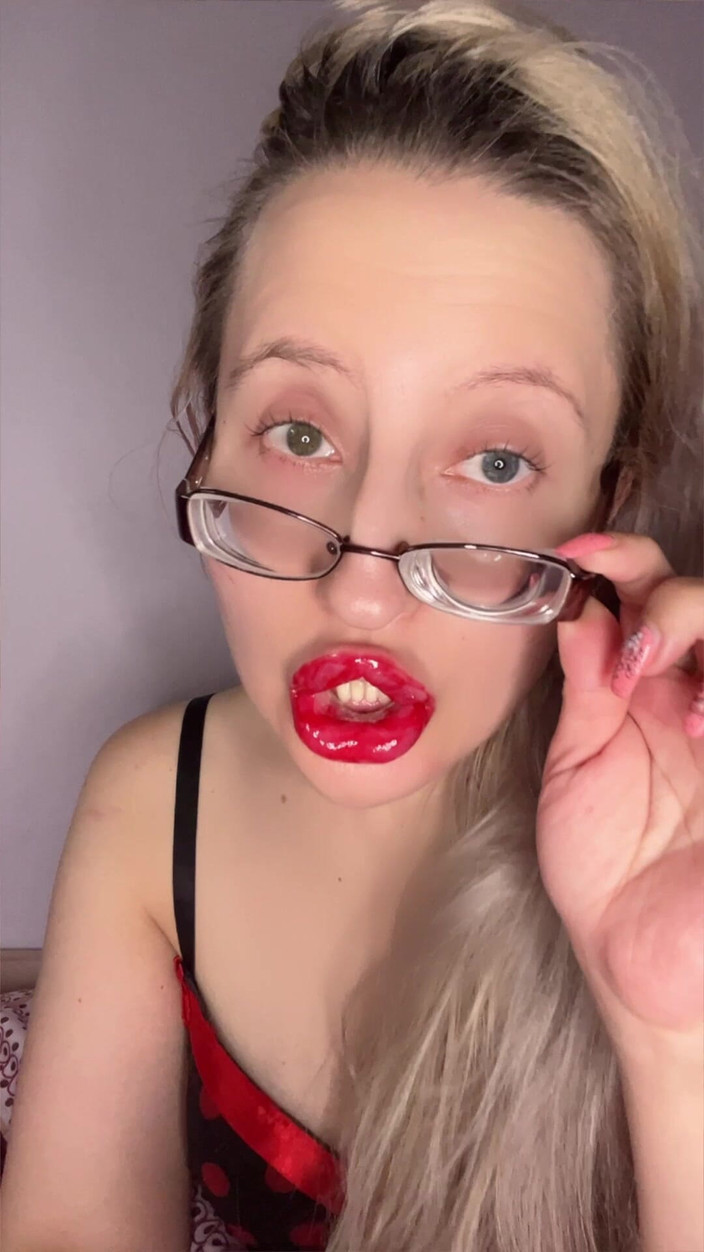 FinDom Goaldigger: Apa kau mau kutunjukkan kacamata besarku?