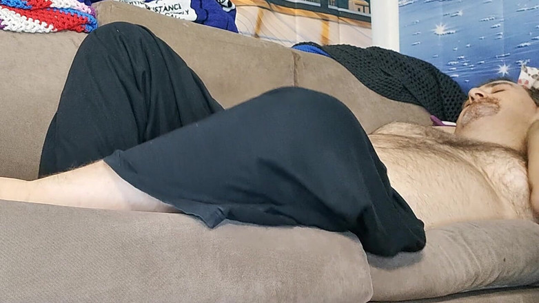 ChubbyDaddyBearLuka: Ayah gemuk menanggung kaki kotornya sambil bugil