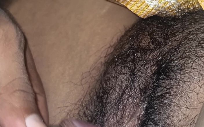 Inba: Malayali tante fickt mit ihrem manager auf dem bürotisch