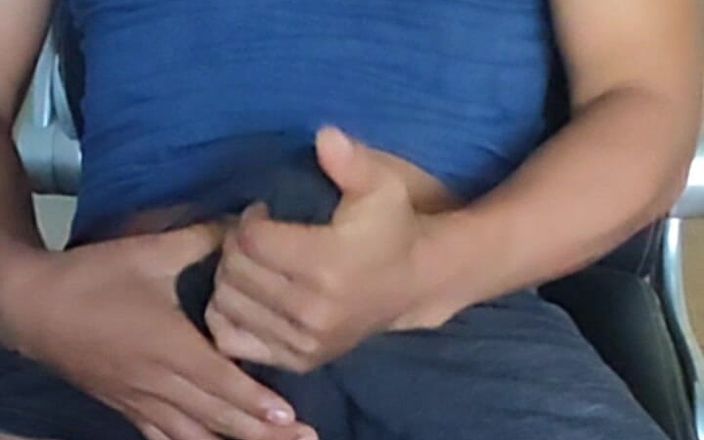 Hot guy videos: Pria membelai, masturbasi, dan menggosok kontolnya dengan pakaian dalam