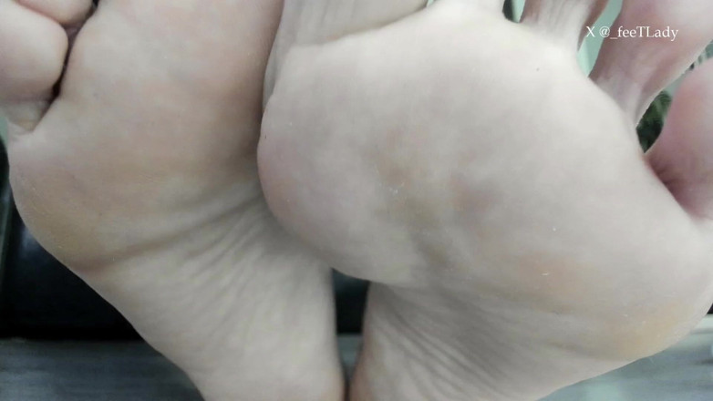 Feet lady: Dusty, with a Scent, Right in Front of Your Face