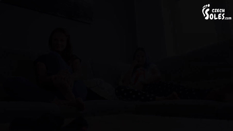 Czech Soles - foot fetish content: Dua Adik tiri mengelirukan kaki