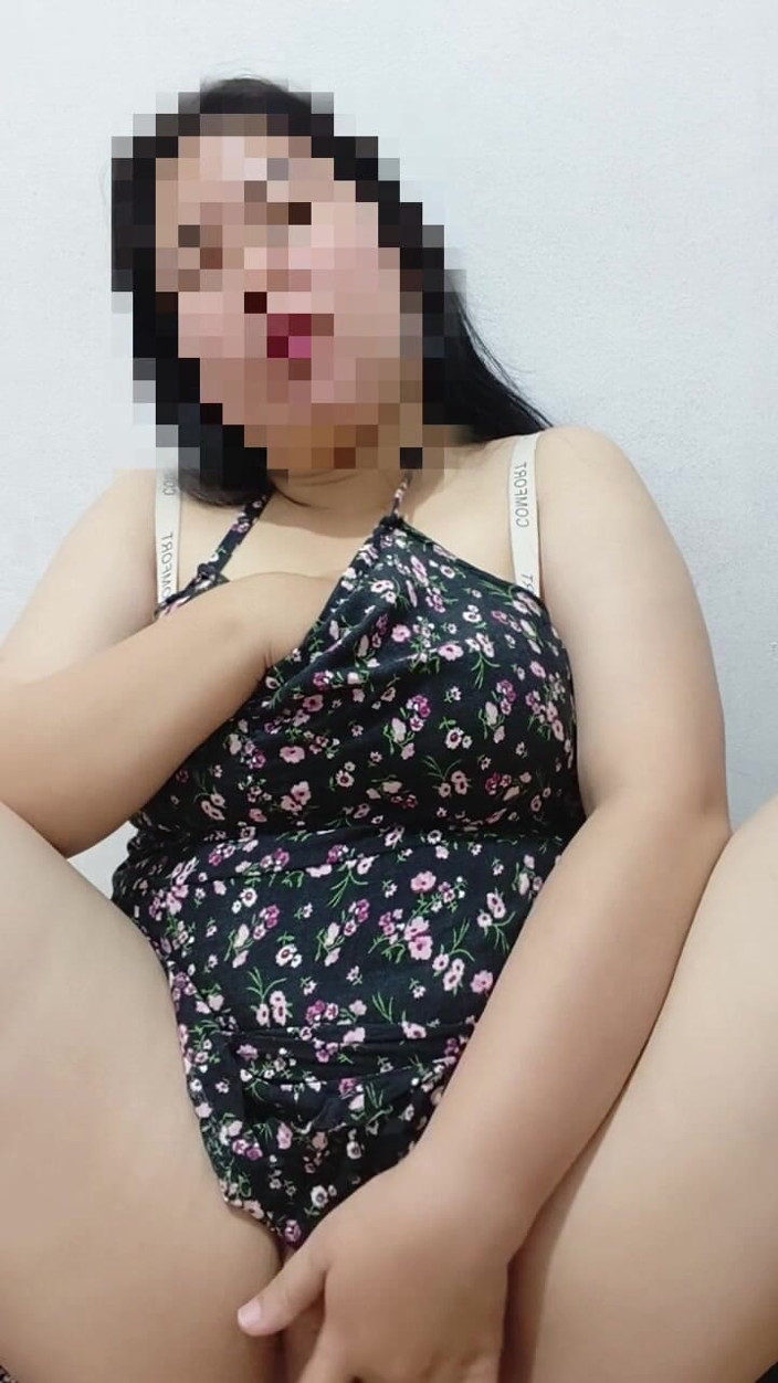 Vaginabig88: Beautiful Canary Girl Sexy and Seductive