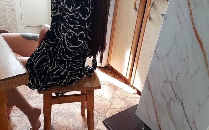 Lesbian-illusion: Saya Melihat Jiran Saya Melancap Di Dapur Dan Saya SertaiNya