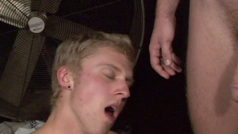 Recent amator bareback French porn: 彼はそれを吸い、口に含む