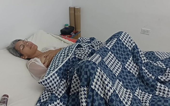 Swingersamateur40: Minha relação sexual com minhas meia-irmãs começou com masturbação.