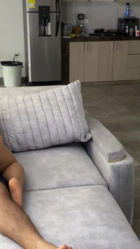 Adik tiri pelacur saya Mahu Menonton TV, Tetapi Lebih Suka Makan Semua Susu Mistras Ibu Bapanya Tiada Di Sini