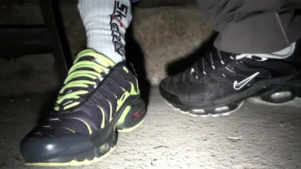 Sneaker Sex Kinky: 受制于他朋友的运动鞋