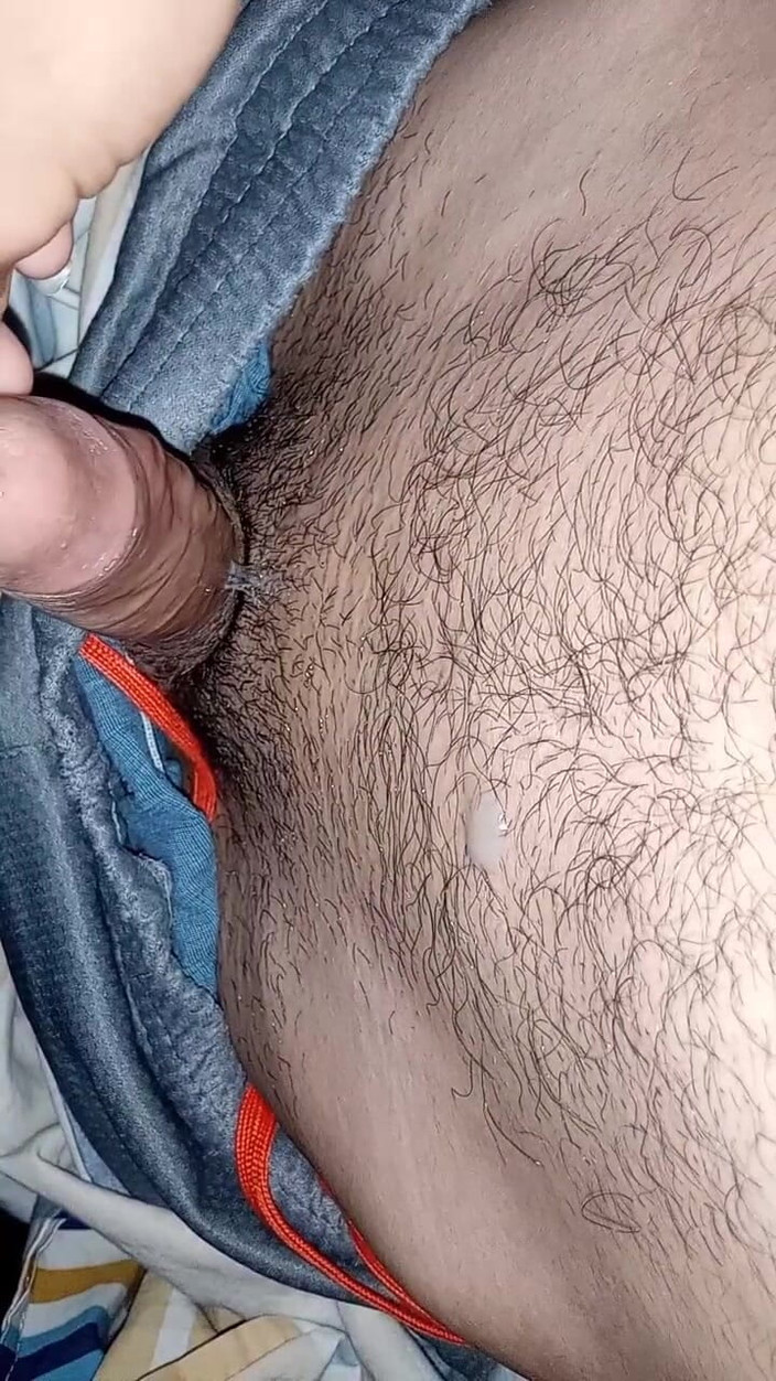 Cute boy jerks off: Pumpuji mléko brzy ráno a koupám se a já