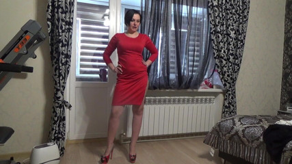 Sexy Milf: Modeling pro tebe nejrajcovnější moje oblečení a vysoké podpatky