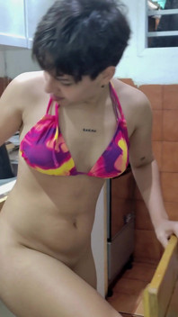 Latina Jasmine met dikke kont wordt opgepikt