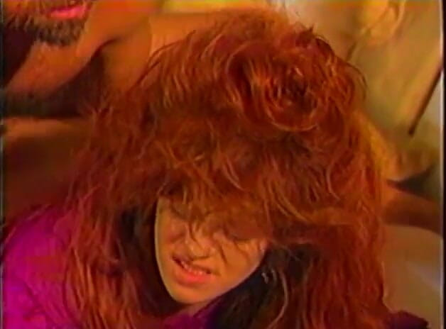 Old Good Porn: Freche blondine bückt sich über den stuhl, während sie draußen gefickt...