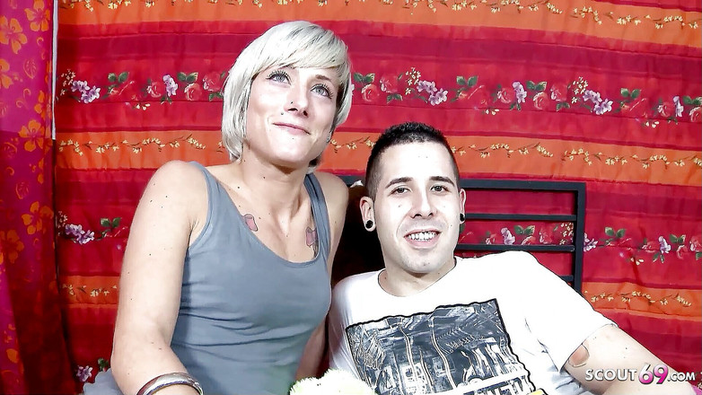 Full porn collection: Sexy hubená teenagerka Vicky Wayne je na castingu ošukaná do...