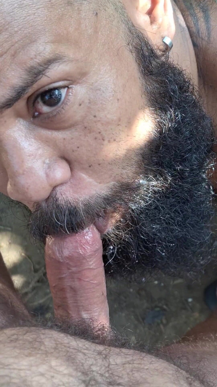 Tio Barbudo: Encontro Secreto Na Trilha: Mamada No Meio Do Mato